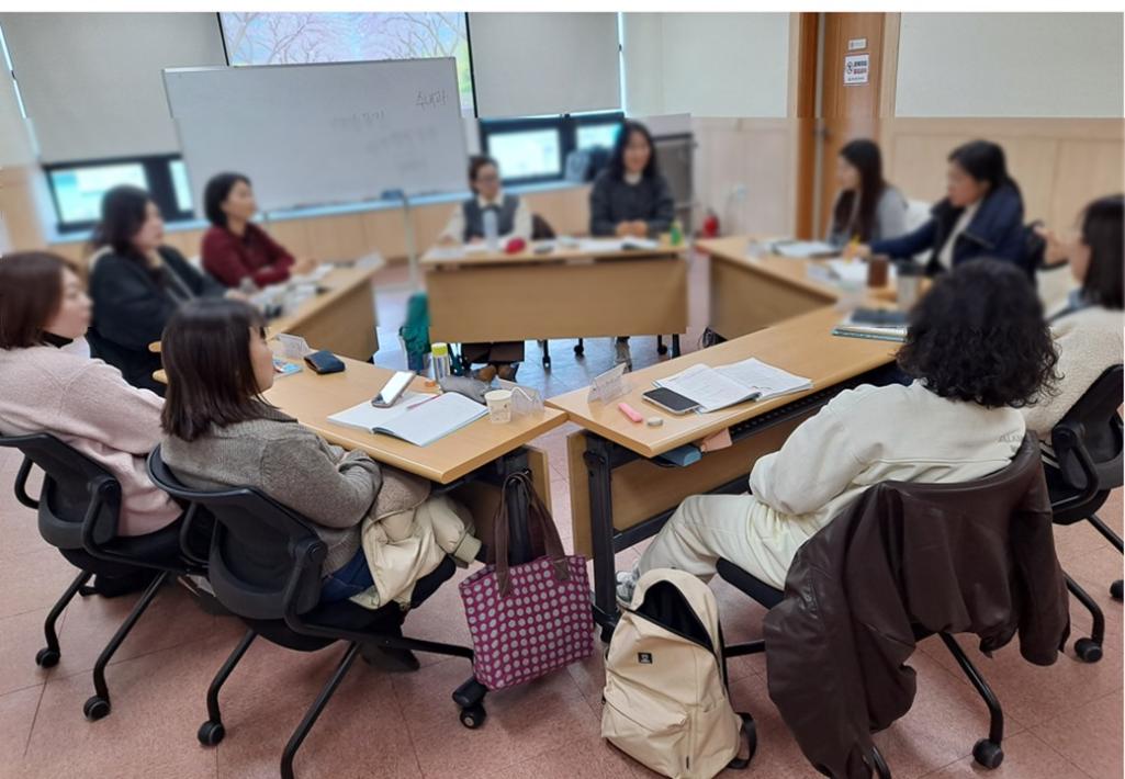 한국문화읽기 중급 교육장면입니다.